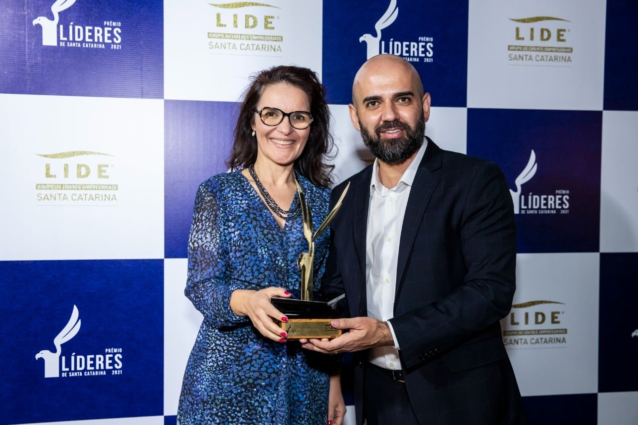 Prêmio Líderes 2021 - AsQ vence na categoria Especial ESG - Responsabilidade Social